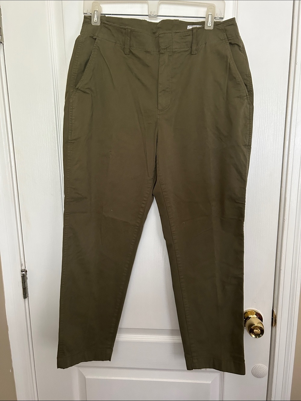 GAP Women’s Army Green Chino Pants, Size 12. Waist 32, Inseam 26.